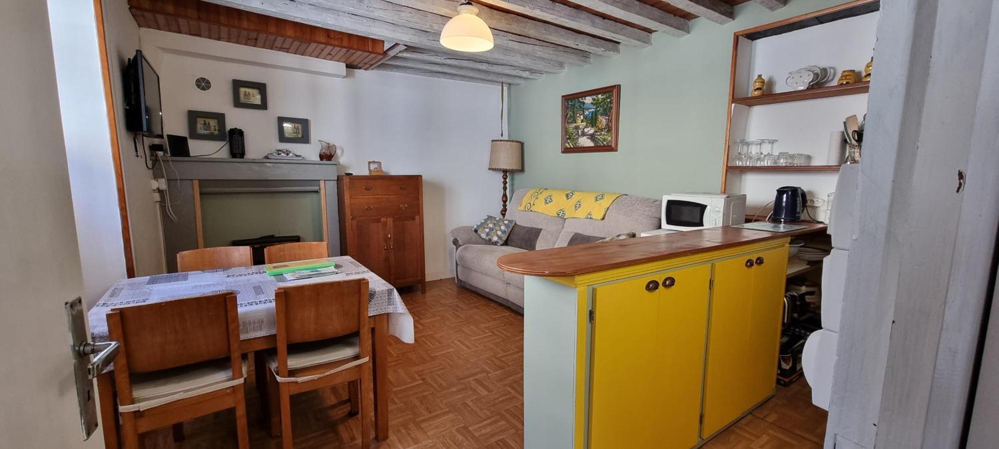 A Little Traditional French House Сasa de vacaciones